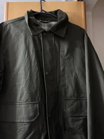 올리브 그린 점퍼