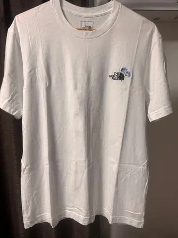 THE NORTH FACE 화이트 T셔츠 꽃 자수