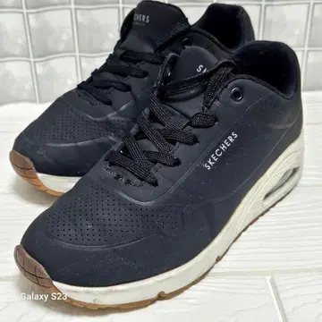 스케쳐스 [ 24.0 ] 스니커즈 블랙 우노 스탠드온에어