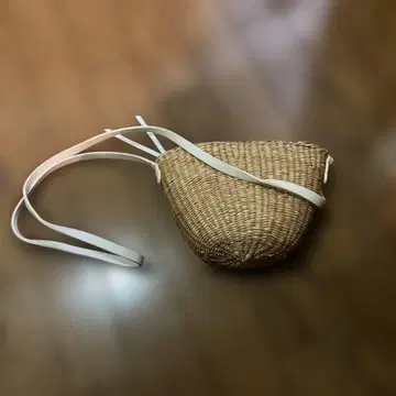 라탄 베이지 핸드백