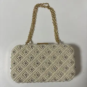 [ 미사용 새상품 ] 비즈 장식 아이보리 클러치백