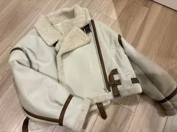 무루아 murua 화이트 인조 가죽 무스탕 코트