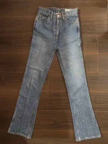 [ 새상품급 ] HOLIDAY 하이웨스트 스키니 플레어 데님 팬츠