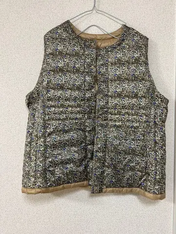 리버서블 꽃무늬 다운 베스트 베이지