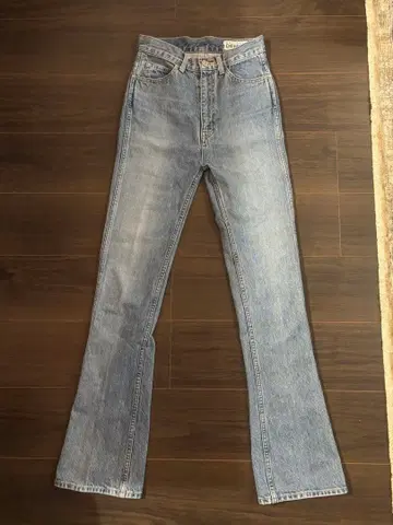 [ 새상품급 ] HOLIDAY 하이웨스트 스키니 플레어 데님 팬츠