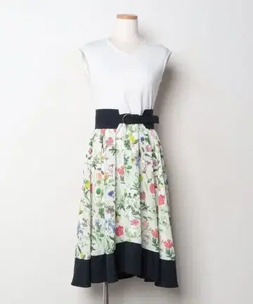 Rirandture 리랜드트루 슬리브리스 원피스 2호