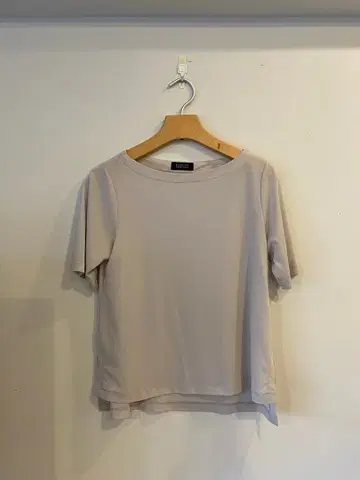 BARNEYS NEW YORK 베이지 반팔 상의