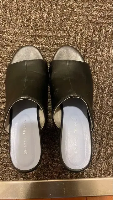 블랙 가죽 샌들 힐 oriental traffic