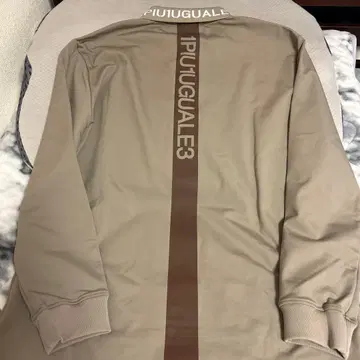 PIUIGUALE3 베이지 긴팔 스웨터