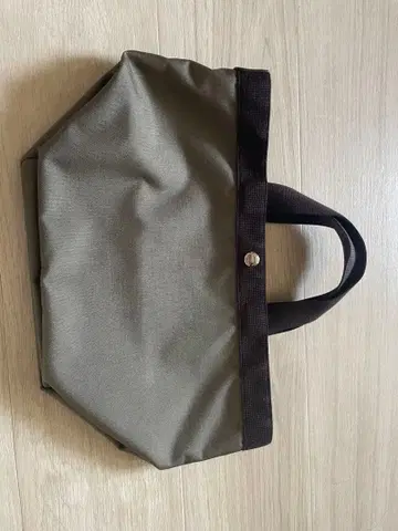 카키 나일론 핸드백