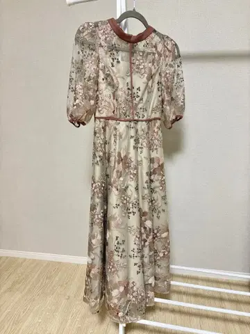 꽃무늬 자수 시스루 롱 드레스