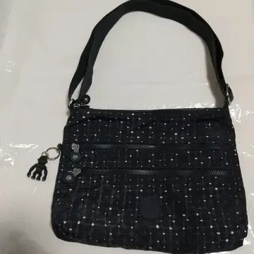 새상품급 키플링 숄더백 (네이비 무늬)