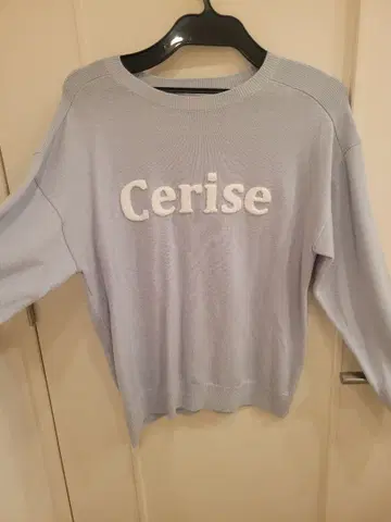 allureville Cerise 자수 긴팔 니트