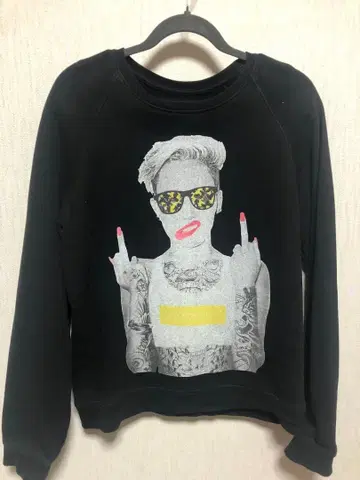 SPEND 그래픽 프린트 맨투맨 M 사이즈 블랙