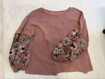 그레이스 콘티넨탈 핑크 꽃무늬 자수 벌룬 슬리브 블라우스 사이즈 36