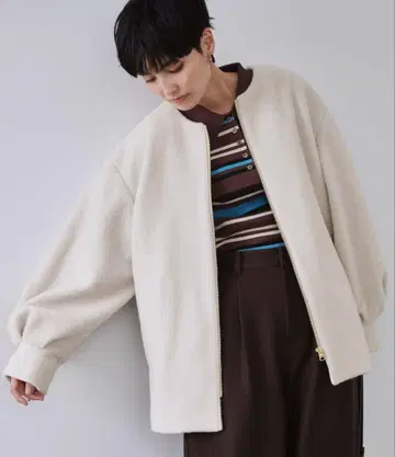 오파크 클립 노카라 지퍼 미들 코트