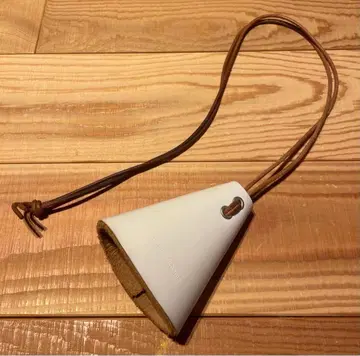 핸더 스킴 화이트 콘형 키 크로셰