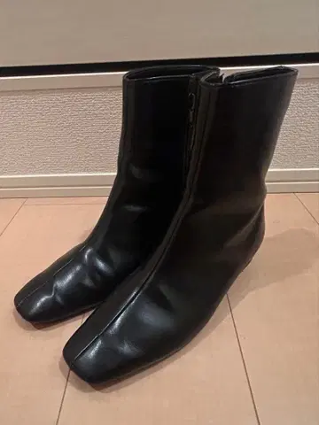 어반 리서치 스퀘어토 로우힐 숏부츠