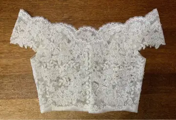 아루이즈웨딩 with a white 웨딩 볼레로 7호 사이즈