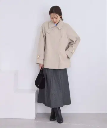 베이지 더블 브레스트 울 코트