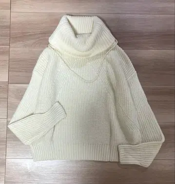 새상품급 노블 풀오버 터틀넥 니트 아이보리