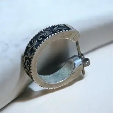 LION HEART (라이온 하트) 크로싱 귀걸이 새상품급