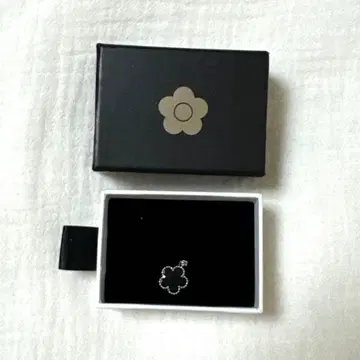 마리콴트 목걸이