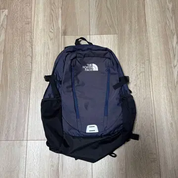THE NORTH FACE 다크 그레이 백팩