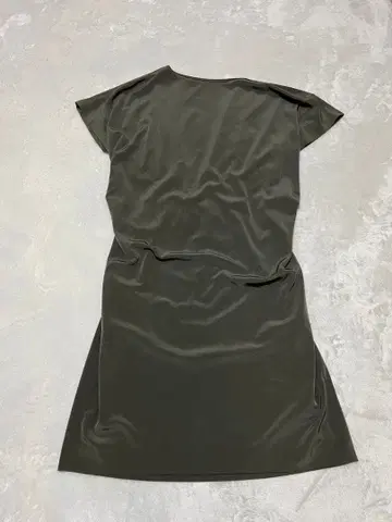 TOMORROWLAND 올리브 그린 슬리브리스 미디 기장 원피스