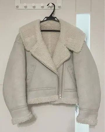 머큐리 듀오 페이크 무스탕 빅 칼라 봄버 자켓 라이트 그레이