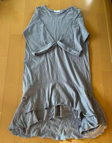 새상품급 melange 그레이 플레어 슬리브 프릴 밑단 원피스