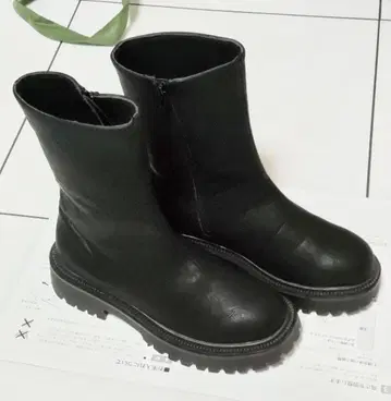 통굽 사이드 지퍼 부츠 블랙