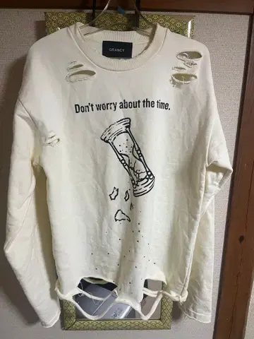 GRANCY 큐빅 디자인 그래픽 데미지 맨투맨 L