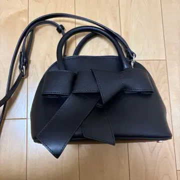 NATURAL BEAUTY BASIC 블랙 리본 숄더백