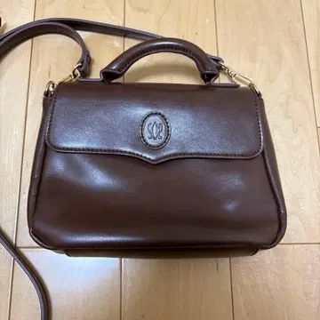 sense of place 브라운 가죽 숄더백