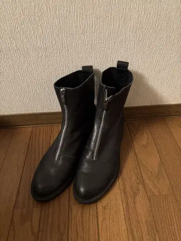 ZARA 앞 지퍼 천연 가죽 숏부츠 40