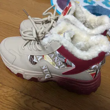 퍼 달린 베이지 빨간색 스니커즈 인기