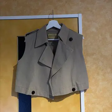 UNITED ARROWS 트렌치 디테일의 숏 기장 베스트