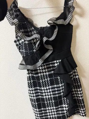 프릴 포함 체크 무늬 미니 드레스