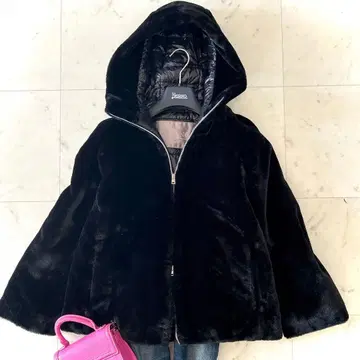 새상품급 헬노 HERNO Resort 에코퍼 숏 자켓 블랙