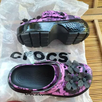 crocs 꽃 장식 클로그 샌들 보라색 블랙