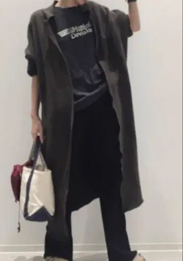 L'appartement (라빠르망 두지엠 클라세) 맨투맨 코트