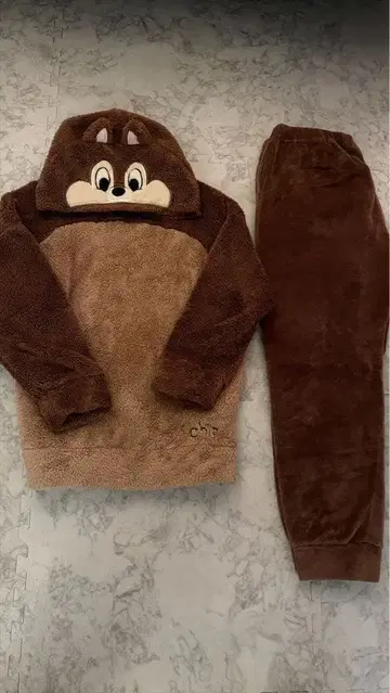 GU 칩 상하의 XXL입니다.