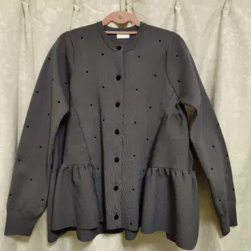 [SONO] 3D 백 티어드 니트 가디건