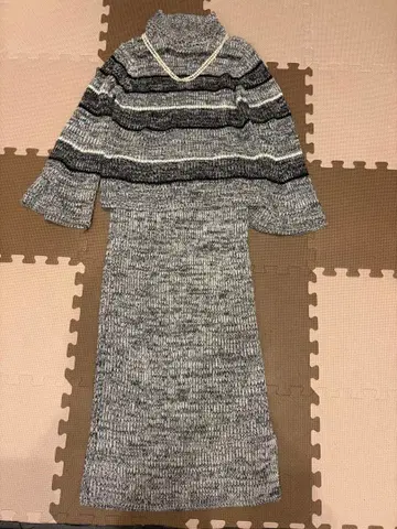 스트라이프 패턴 터틀넥 원피스