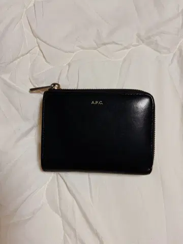 [ A.P.C. ] 가죽 접이식 지갑