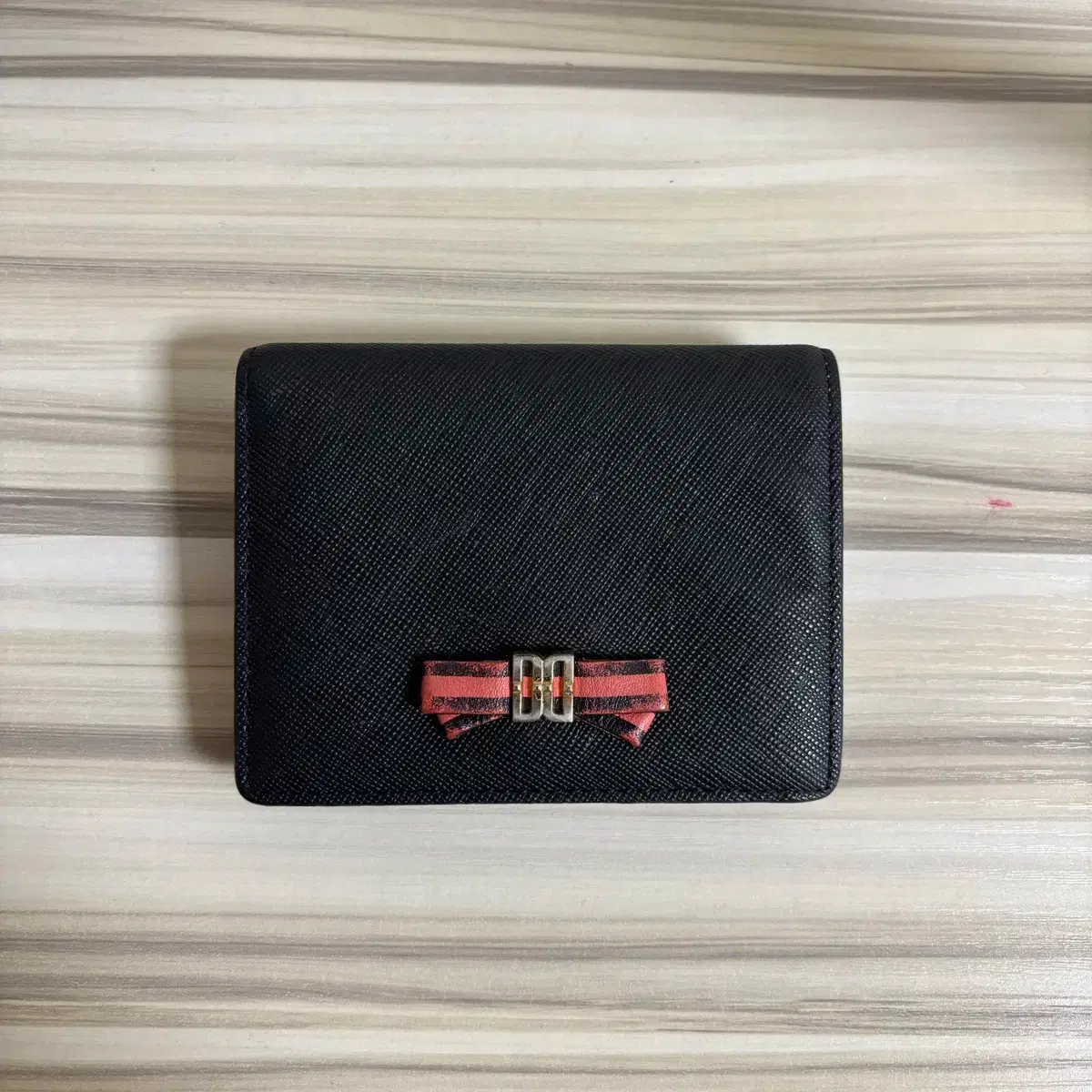 DAKS | 닥스 Daks DD Logo Two-tone Ribbon Bifold Wallet #닥스,#닥스지갑,#닥스여성,#여자지갑  on Bunjang Global Site.