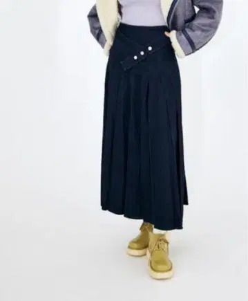 moussy PLEATS BELT DENIM 스커트 사이즈는 2