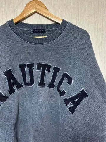 NAUTICA 헤비웨이트 빈티지 가공 아치 로고 맨투맨