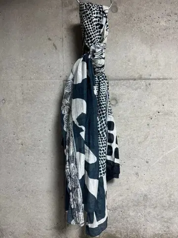 피에르 루이 마시아 스톨 네이비 화이트 코튼 실크